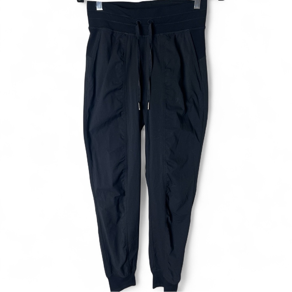 Lululemon – Women’s Dance Studio Mid-Rise Jogger Pants black – Sz. 4‎